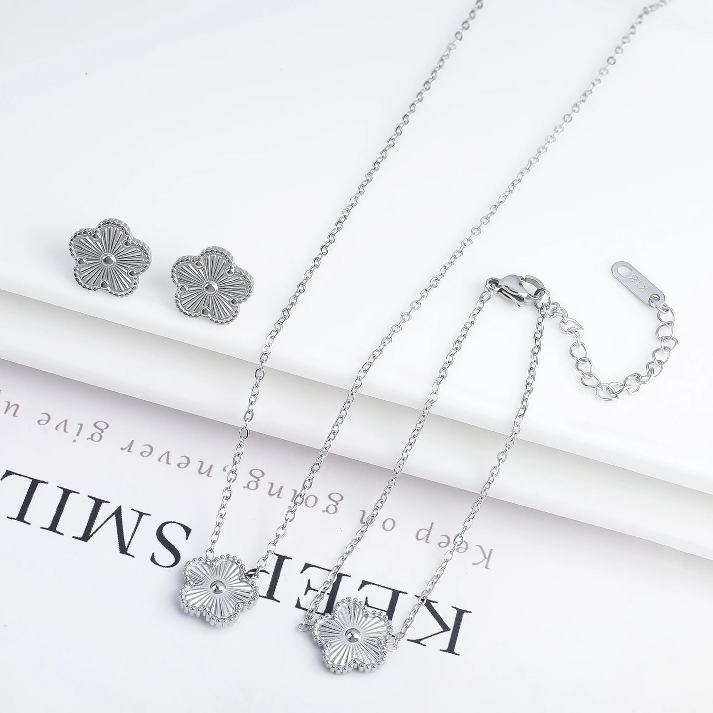 New Trend Five Leaf Flower Stainless Steel Jewelry Set Bracelet Necklace Earrings Classic for Woman Party Luxury Jewelry Clover